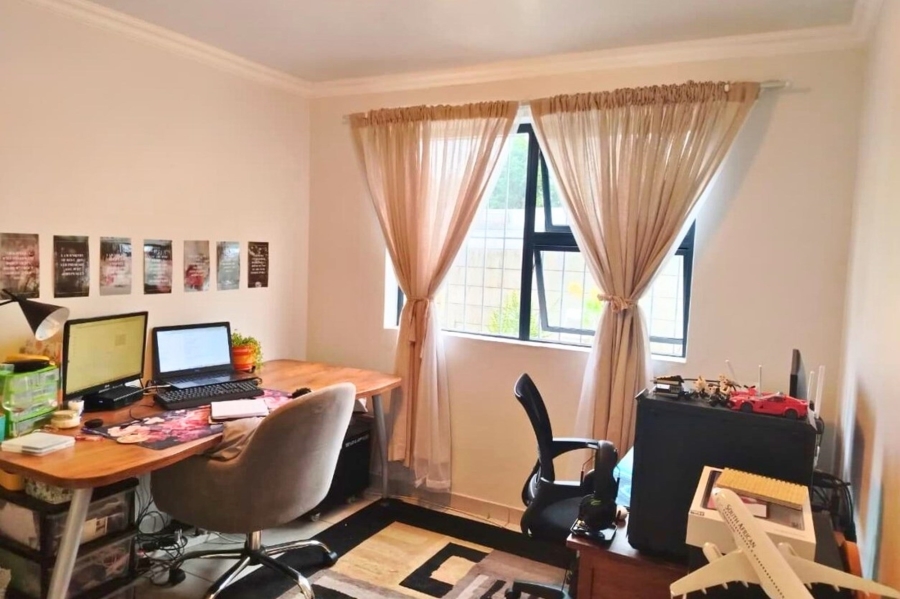 5 Bedroom Property for Sale in Loucharmante Western Cape